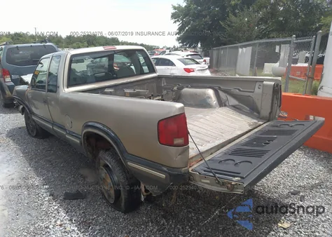 1998 Chevrolet S Truck S10 z USA, uszkodzony, nr VIN 1GCDT19XXW8155986